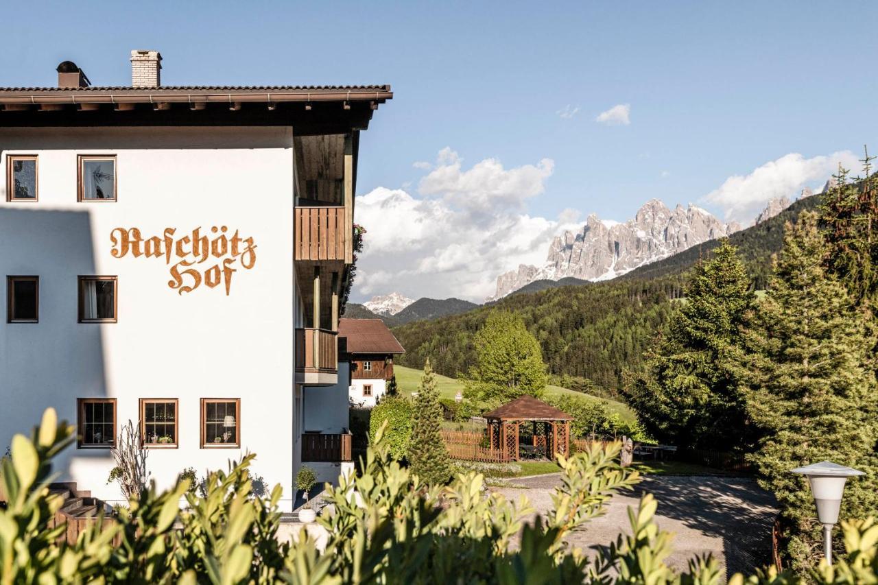 Raschoetzhof Funes  Bagian luar foto