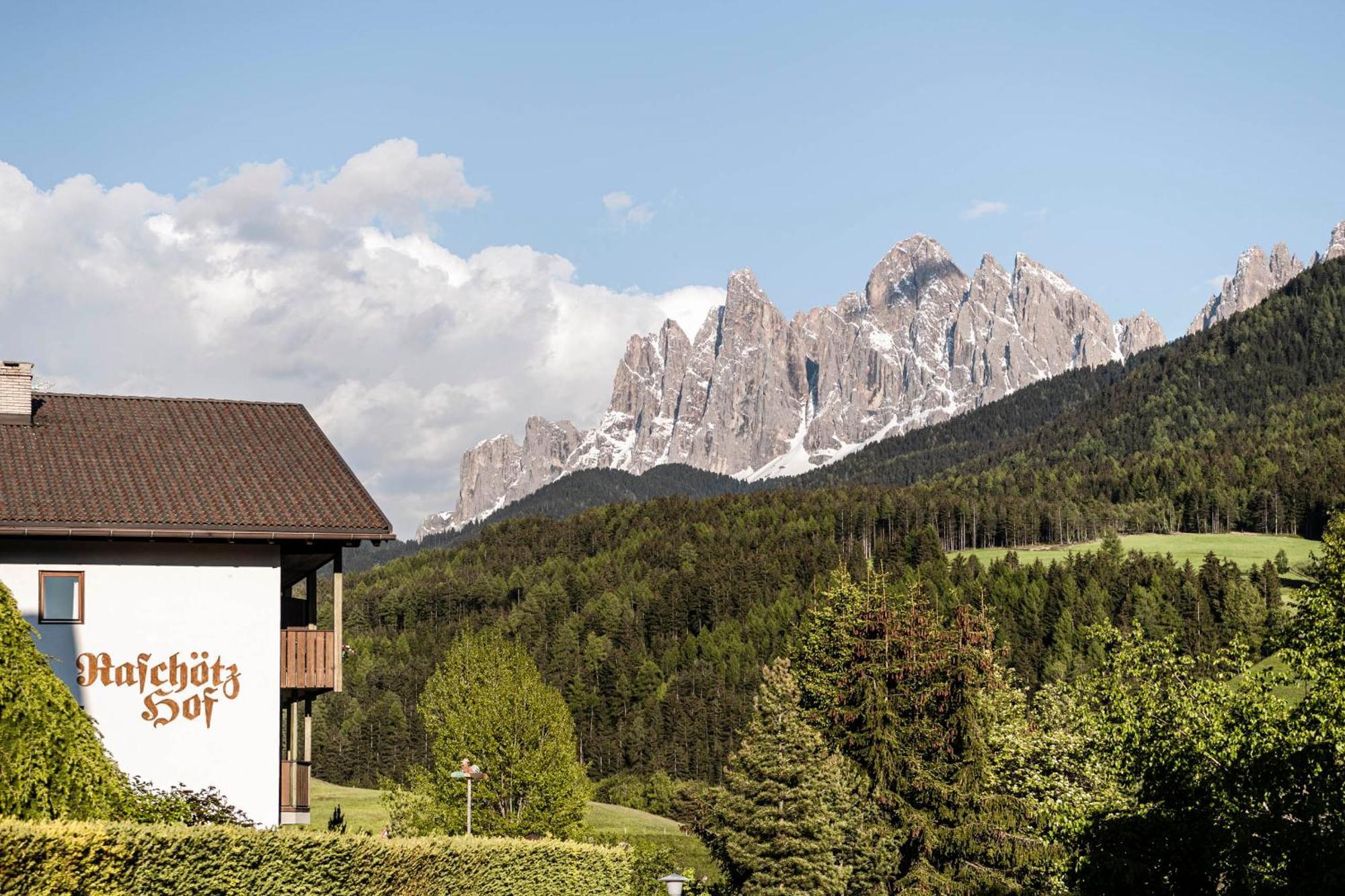 Raschoetzhof Funes  Bagian luar foto
